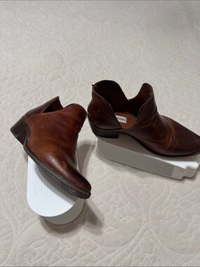 Steve Madden Brown Rustic Leather Ankle booties. Please note: no scuff marks